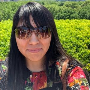 Meet your Posher, Yesenia